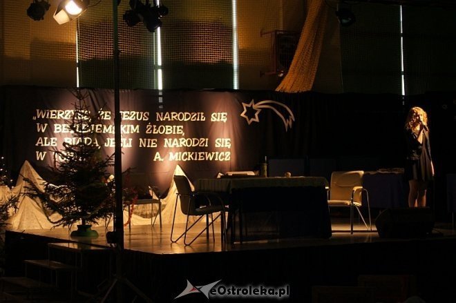 „Czy potrzebne nam Boże Narodzenie?” Uroczystość w ZS nr 5 w Ostrołęce [10.12.2013] - zdjęcie #1 - eOstroleka.pl