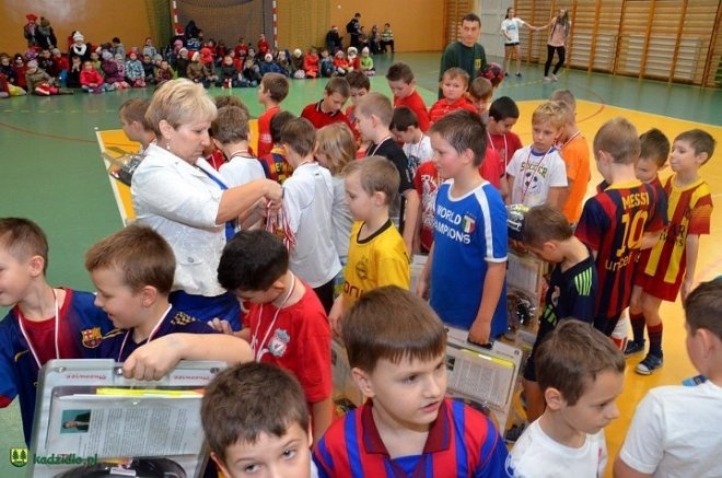 Turniej piłki nożnej w Zespole Placówek Oświatowych w Kadzidle [11.10.2013] - zdjęcie #34 - eOstroleka.pl