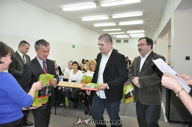 Rozstrzygnięcie laureatów konkursu na zbiórkę makulatury i baterii [19.12.2013] - zdjęcie #17 - eOstroleka.pl