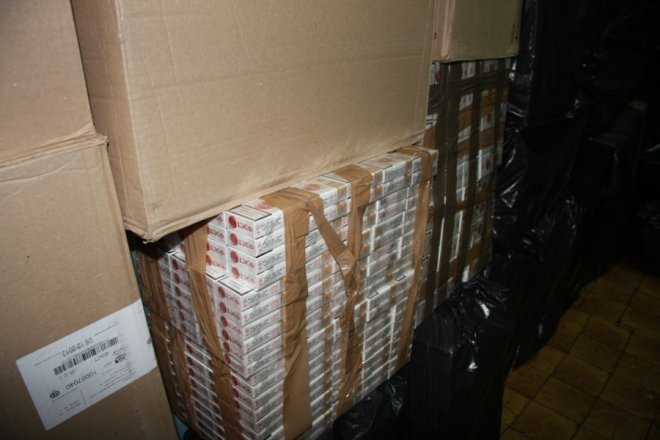 W Ostrołęce zabezpieczono 36 tys. paczek przemyconych papierosów [14.01.2013] - zdjęcie #7 - eOstroleka.pl