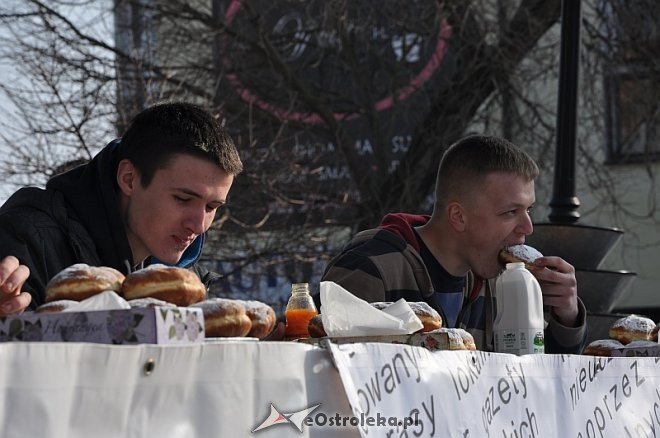 Tłusty Czwartek: Zawody w jedzeniu pączków na czas [27.02.2014] - zdjęcie #13 - eOstroleka.pl