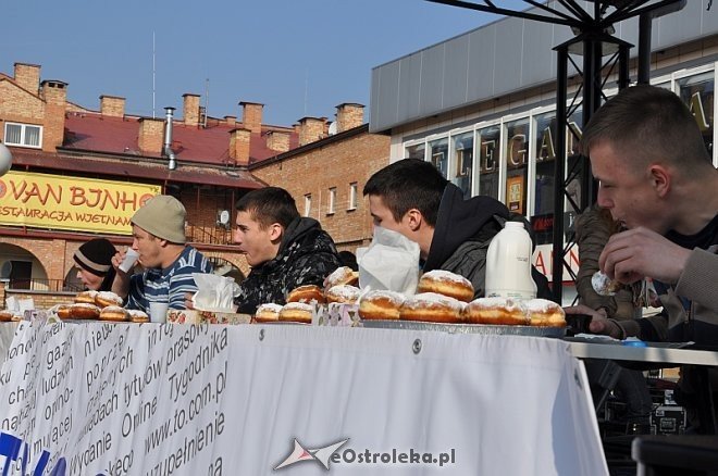 Tłusty Czwartek: Zawody w jedzeniu pączków na czas [27.02.2014] - zdjęcie #17 - eOstroleka.pl