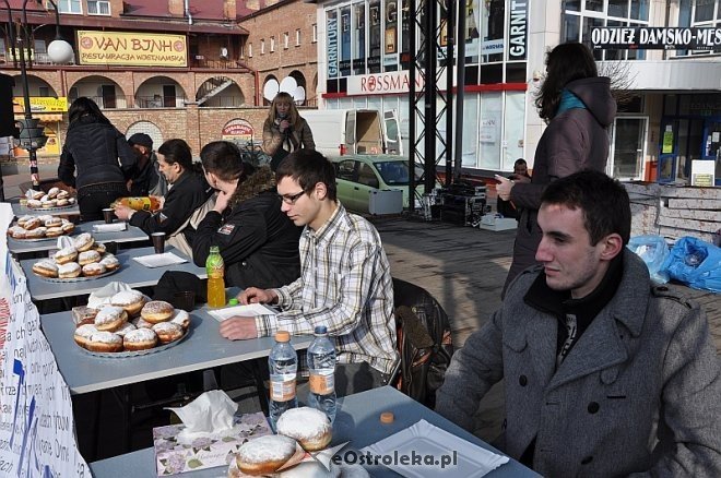 Tłusty Czwartek: Zawody w jedzeniu pączków na czas [27.02.2014] - zdjęcie #31 - eOstroleka.pl
