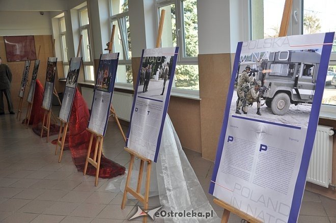 „15 Lat Polski w NATO” – wystawa historyczna [12.03.2014] - zdjęcie #11 - eOstroleka.pl