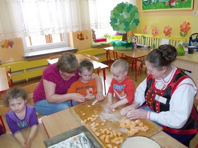 Obchody Dni Kultury Kurpiowskiej w Przedszkolu Miejskim Nr 17 [17-21.03.2014] - zdjęcie #26 - eOstroleka.pl
