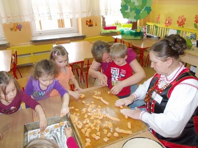 Obchody Dni Kultury Kurpiowskiej w Przedszkolu Miejskim Nr 17 [17-21.03.2014] - zdjęcie #28 - eOstroleka.pl