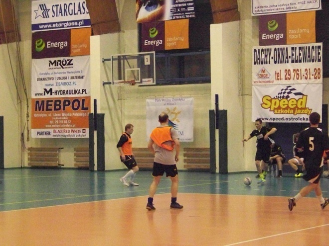 Nocna Liga Futsalu - 14. kolejka (28.03.2014) - zdjęcie #12 - eOstroleka.pl