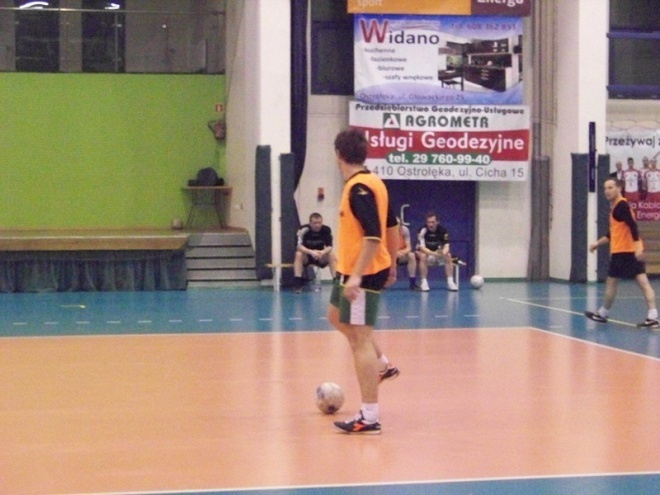 Nocna Liga Futsalu - 14. kolejka (28.03.2014) - zdjęcie #18 - eOstroleka.pl