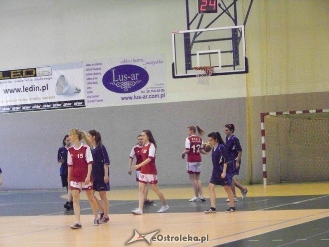 XII Mistrzostwa Miasta Ostrołęki Szkół Średnich w koszykówce kobiet (30.03.2014) - zdjęcie #4 - eOstroleka.pl