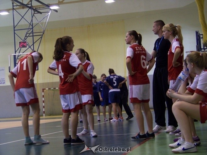XII Mistrzostwa Miasta Ostrołęki Szkół Średnich w koszykówce kobiet (30.03.2014) - zdjęcie #27 - eOstroleka.pl