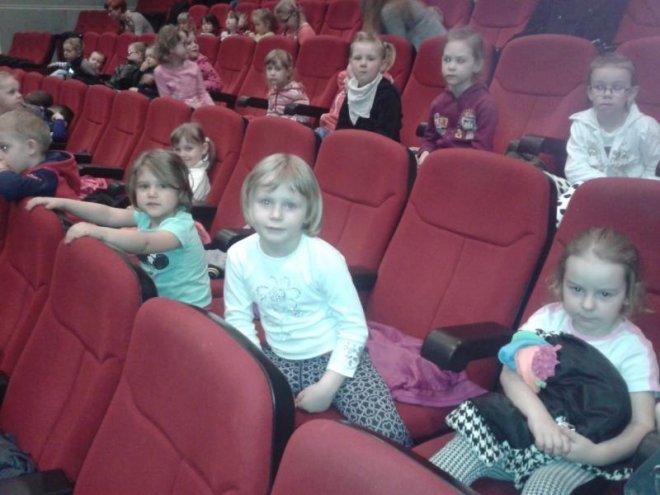 Przedszkolaki z Goworowa odwiedziły teatr [01.03.2014] - zdjęcie #2 - eOstroleka.pl