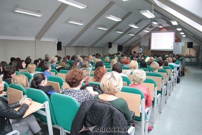 Konferencja pn. „Wspomaganie rozwoju dzieci z autyzmem” [07.04.2014] - zdjęcie #1 - eOstroleka.pl