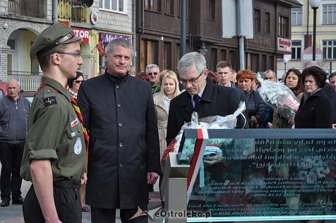 Miejskie obchody 4. rocznicy katastrofy smoleńskiej [10.04.2014]  - zdjęcie #26 - eOstroleka.pl
