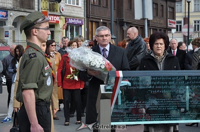 Miejskie obchody 4. rocznicy katastrofy smoleńskiej [10.04.2014]  - zdjęcie #30 - eOstroleka.pl
