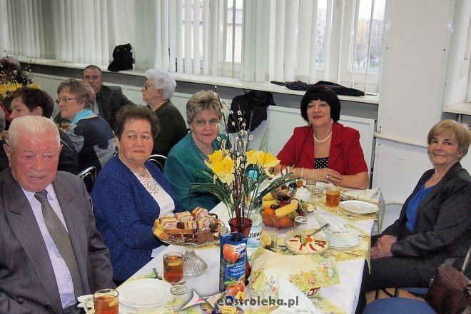 Wielkanocne spotkanie Klubu Seniora „Wrzos” [13.04.2014] - zdjęcie #3 - eOstroleka.pl