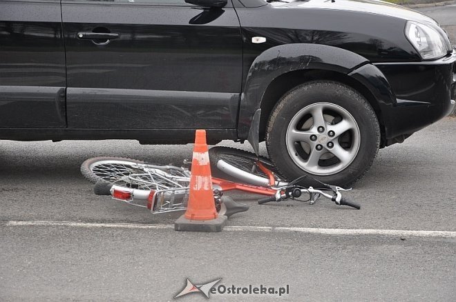 Potrącenie rowerzystki na ul. Stacha Konwy [14.04.2014]  - zdjęcie #4 - eOstroleka.pl