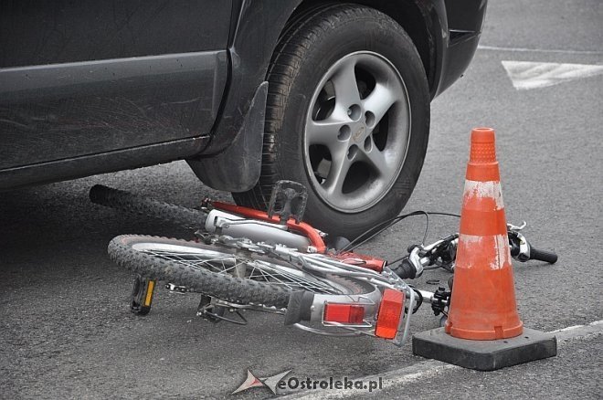 Potrącenie rowerzystki na ul. Stacha Konwy [14.04.2014]  - zdjęcie #5 - eOstroleka.pl