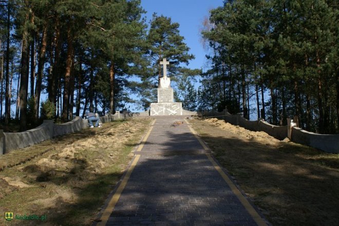 Trwa renowacja pomnika Szwedzkiego w Kadzidle [15.04.2014] - zdjęcie #6 - eOstroleka.pl