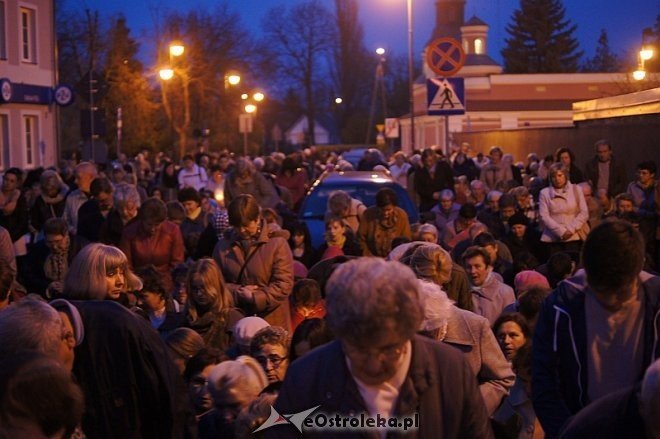 Wielki Piątek: Droga krzyżowa ulicami miasta [18.04.2014] - zdjęcie #50 - eOstroleka.pl