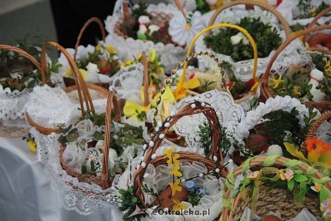 Koszyczki wielkanocne w ostrołęckich kościołach [19.04.2014] - zdjęcie #36 - eOstroleka.pl