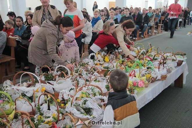 Koszyczki wielkanocne w ostrołęckich kościołach [19.04.2014] - zdjęcie #47 - eOstroleka.pl