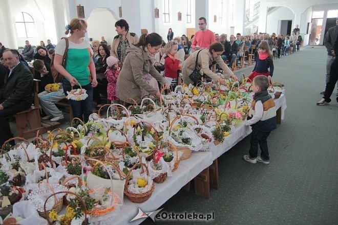 Koszyczki wielkanocne w ostrołęckich kościołach [19.04.2014] - zdjęcie #48 - eOstroleka.pl