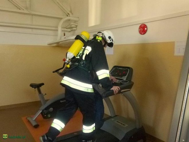Test w komorze dymnej dla strażaków z Kadzidła [ZDJĘCIA] - zdjęcie #6 - eOstroleka.pl