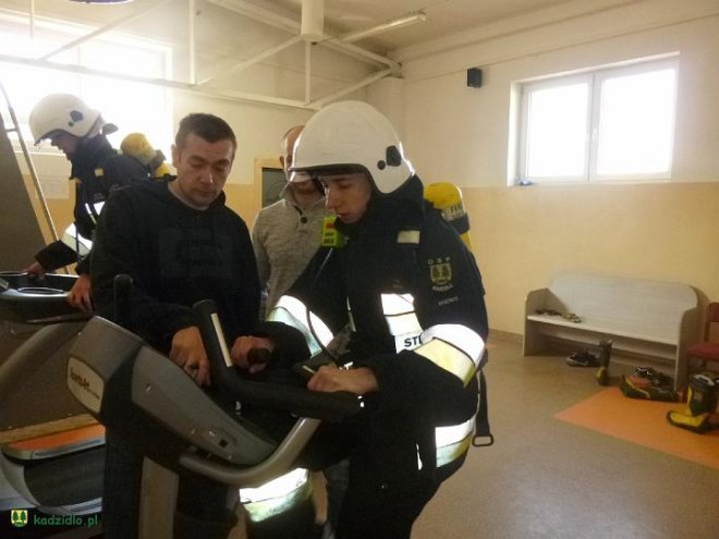Test w komorze dymnej dla strażaków z Kadzidła [ZDJĘCIA] - zdjęcie #11 - eOstroleka.pl