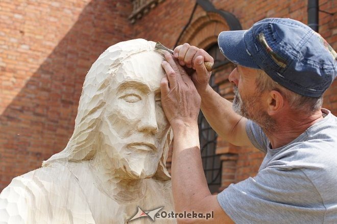 Plener rzeźbiarski: „Jezus w łodzi” – przy kościele w Wojciechowicach [07.05.2014] - zdjęcie #8 - eOstroleka.pl