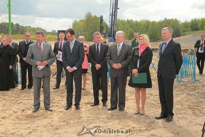 Uroczyste wmurowanie aktu erekcyjnego pod budowę Samorządowej Stacji Segregacji Odpadów Komunalnych [14.05.2014] - zdjęcie #17 - eOstroleka.pl