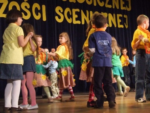 VII Przegląd Dziecięcej Ekologicznej Twórczości Scenicznej (16.04.2009) - zdjęcie #3 - eOstroleka.pl