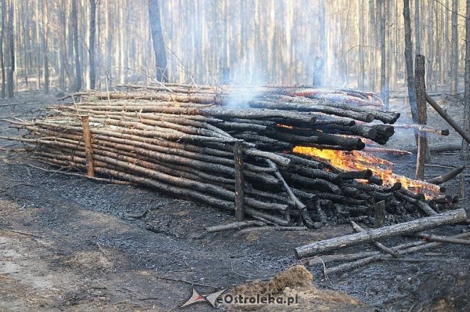 Gigantyczny pożar lasu w gminie Kadzidło [24.05.2014] - zdjęcie #13 - eOstroleka.pl