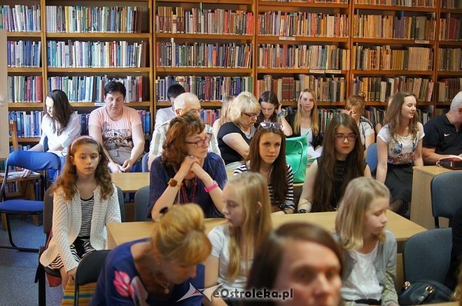 WIECZÓR W ARCE: Spotkanie Laureatów XXII Ostrołęckiego Konkursu Poetyckiego „Pierwszy krok w poezję” [05.06.2014] - zdjęcie #15 - eOstroleka.pl