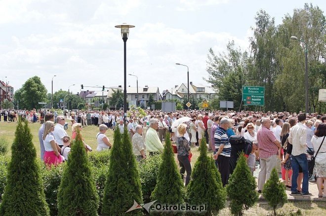 Procesja Bożego Ciała parafii pw. Zbawiciela Świata [19.06.2014] - zdjęcie #72 - eOstroleka.pl