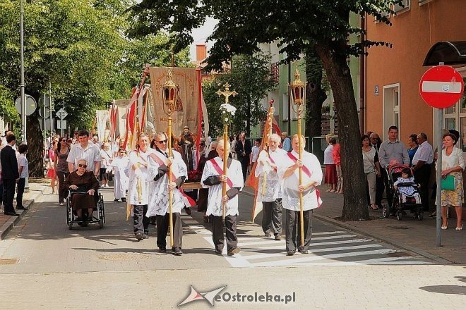 Procesja Bożego Ciała w sanktuarium pw. św Antoniego Padewskiego [19.06.2014] - zdjęcie #9 - eOstroleka.pl