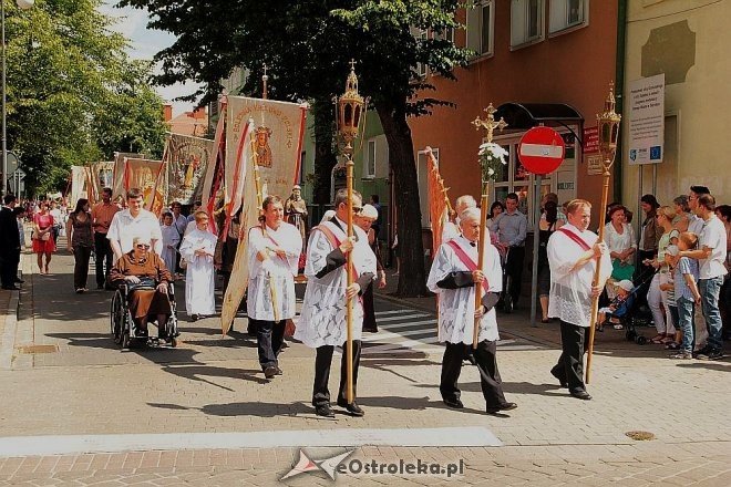 Procesja Bożego Ciała w sanktuarium pw. św Antoniego Padewskiego [19.06.2014] - zdjęcie #10 - eOstroleka.pl