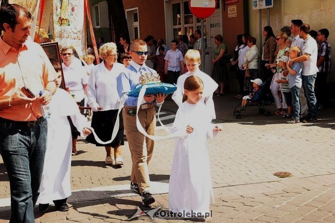 Procesja Bożego Ciała w sanktuarium pw. św Antoniego Padewskiego [19.06.2014] - zdjęcie #15 - eOstroleka.pl