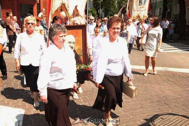 Procesja Bożego Ciała w sanktuarium pw. św Antoniego Padewskiego [19.06.2014] - zdjęcie #23 - eOstroleka.pl