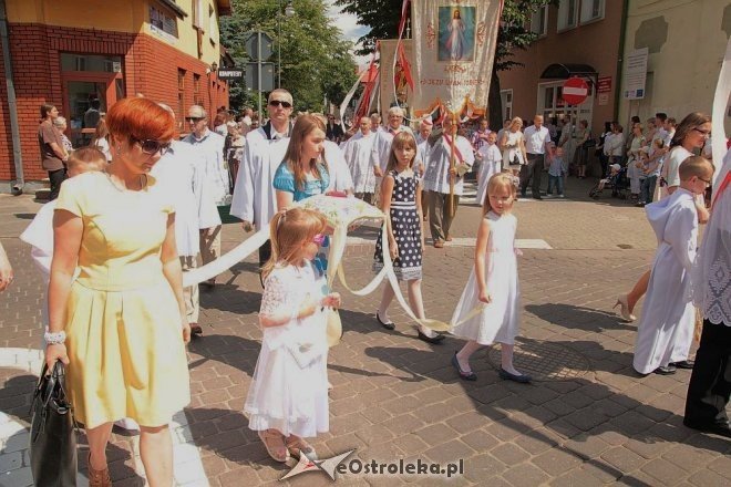 Procesja Bożego Ciała w sanktuarium pw. św Antoniego Padewskiego [19.06.2014] - zdjęcie #24 - eOstroleka.pl