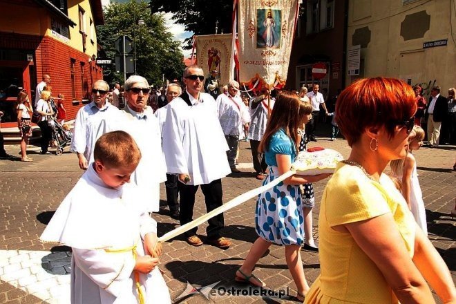Procesja Bożego Ciała w sanktuarium pw. św Antoniego Padewskiego [19.06.2014] - zdjęcie #25 - eOstroleka.pl