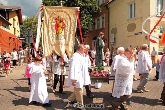 Procesja Bożego Ciała w sanktuarium pw. św Antoniego Padewskiego [19.06.2014] - zdjęcie #27 - eOstroleka.pl