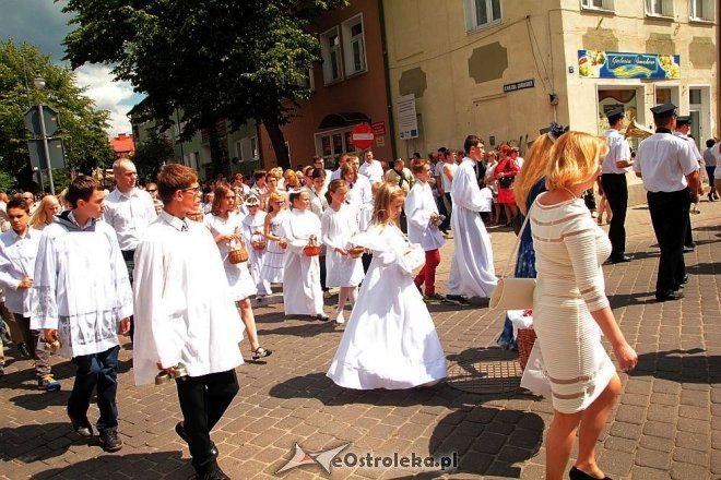 Procesja Bożego Ciała w sanktuarium pw. św Antoniego Padewskiego [19.06.2014] - zdjęcie #50 - eOstroleka.pl