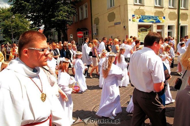 Procesja Bożego Ciała w sanktuarium pw. św Antoniego Padewskiego [19.06.2014] - zdjęcie #55 - eOstroleka.pl