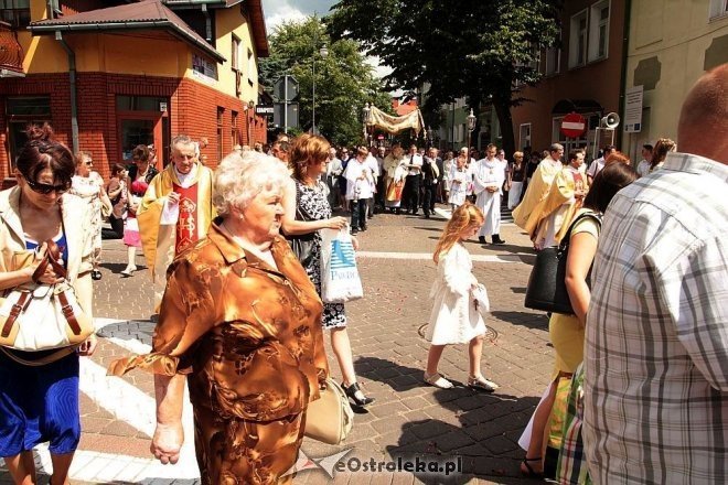 Procesja Bożego Ciała w sanktuarium pw. św Antoniego Padewskiego [19.06.2014] - zdjęcie #57 - eOstroleka.pl