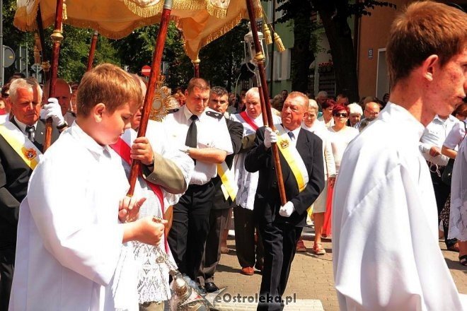 Procesja Bożego Ciała w sanktuarium pw. św Antoniego Padewskiego [19.06.2014] - zdjęcie #60 - eOstroleka.pl