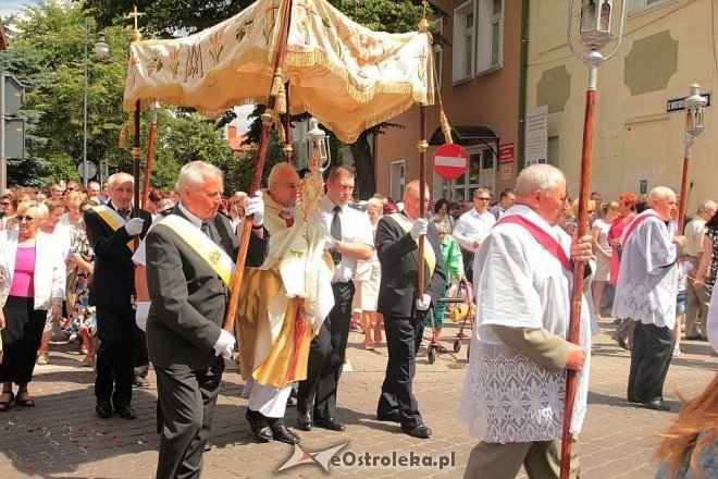 Procesja Bożego Ciała w sanktuarium pw. św Antoniego Padewskiego [19.06.2014] - zdjęcie #61 - eOstroleka.pl