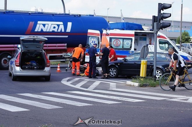 Wypadek na skrzyżowaniu I AWP i Kołobrzeskiej [18.07.2014] - zdjęcie #1 - eOstroleka.pl