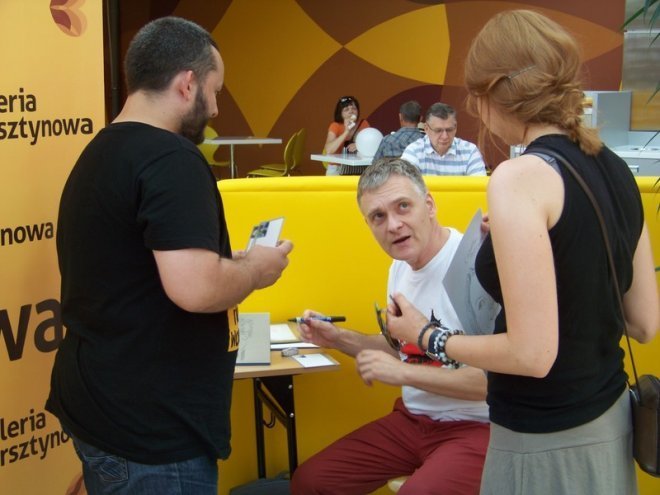 Szczepan Sadurski w Galerii Bursztynowej (19.07.2014) - zdjęcie #13 - eOstroleka.pl