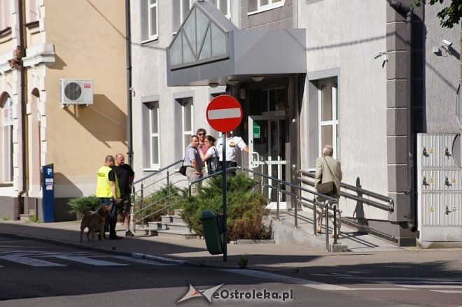 Ostrołęka: Alarmy bomowe w Prokuraturze Okręgowej i Urzędzie Skarbowym [22.07.2014] - zdjęcie #7 - eOstroleka.pl