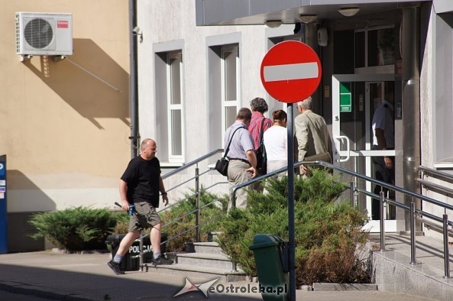 Ostrołęka: Alarmy bomowe w Prokuraturze Okręgowej i Urzędzie Skarbowym [22.07.2014] - zdjęcie #8 - eOstroleka.pl